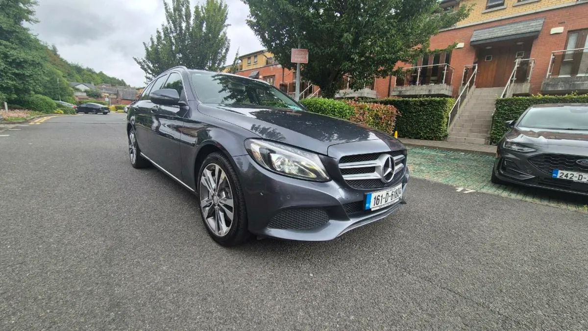 162 Mercedes C350e Hybrid (Top Spec) - Image 2