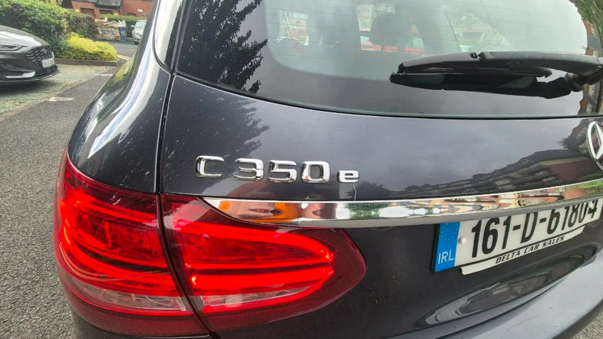 162 Mercedes C350e Hybrid (Top Spec) - Image 4