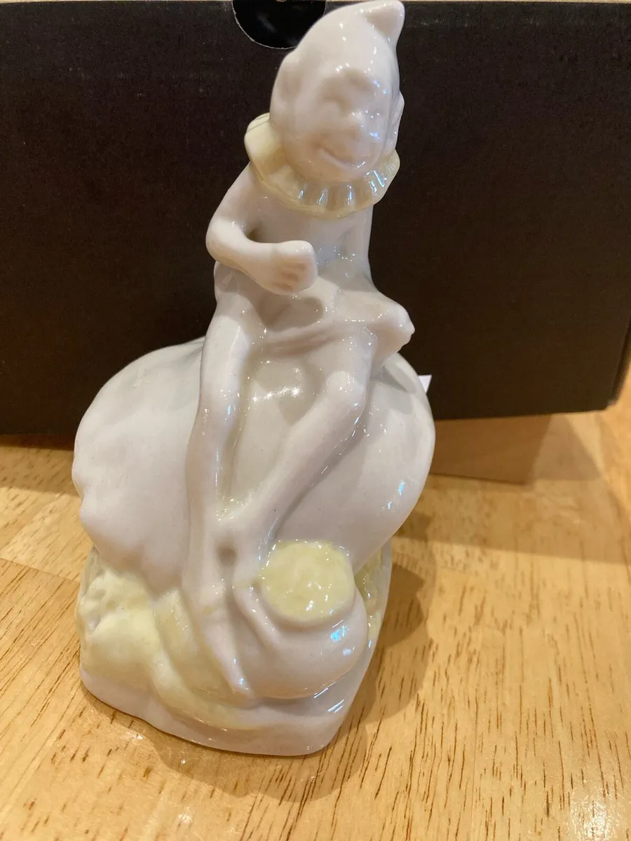 Balleek china gnome on toadstool - Image 2