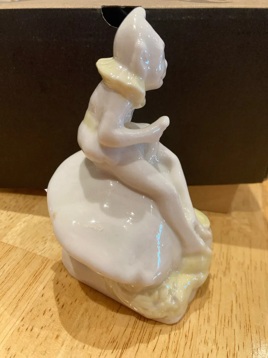 Balleek china gnome on toadstool - Image 3
