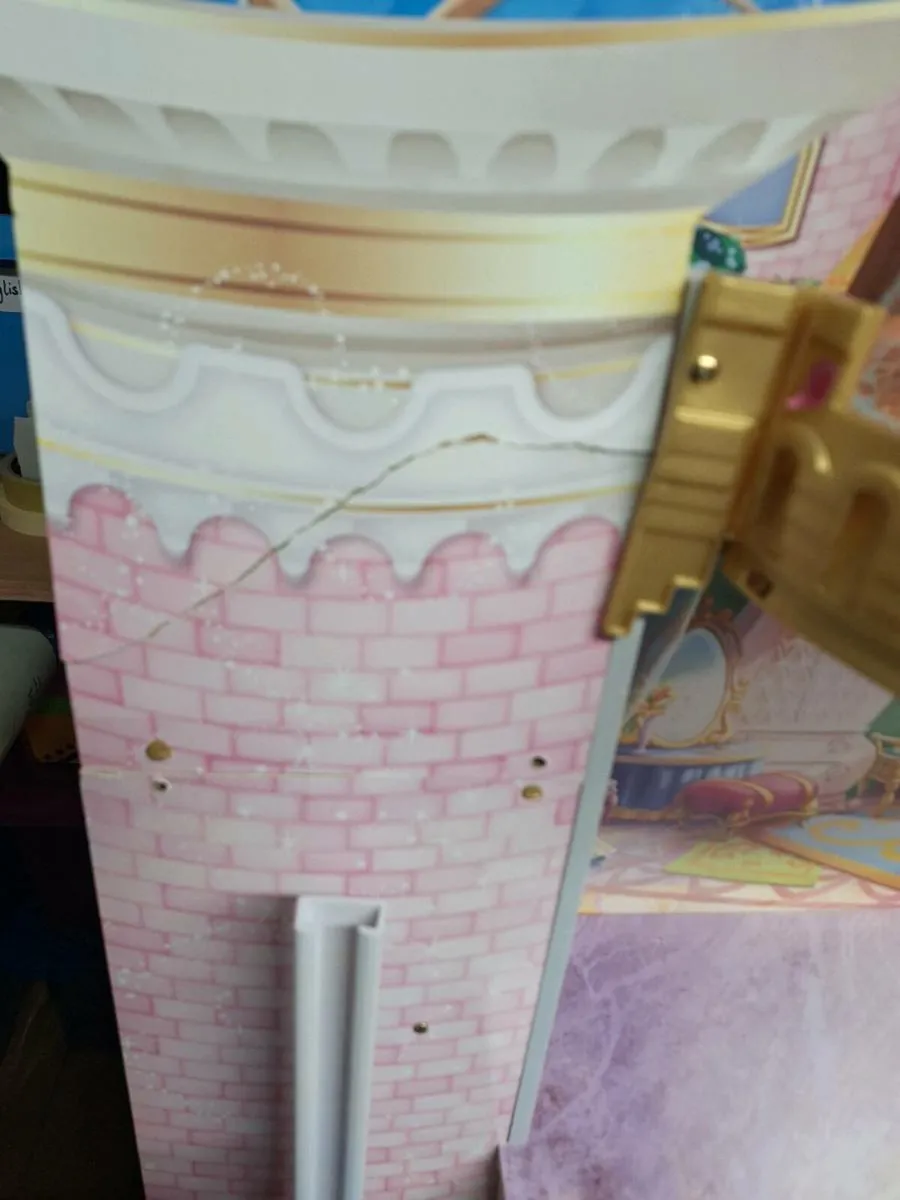 Slightly Damaged Kidkraft Disney PrincessDollhouse - Image 2