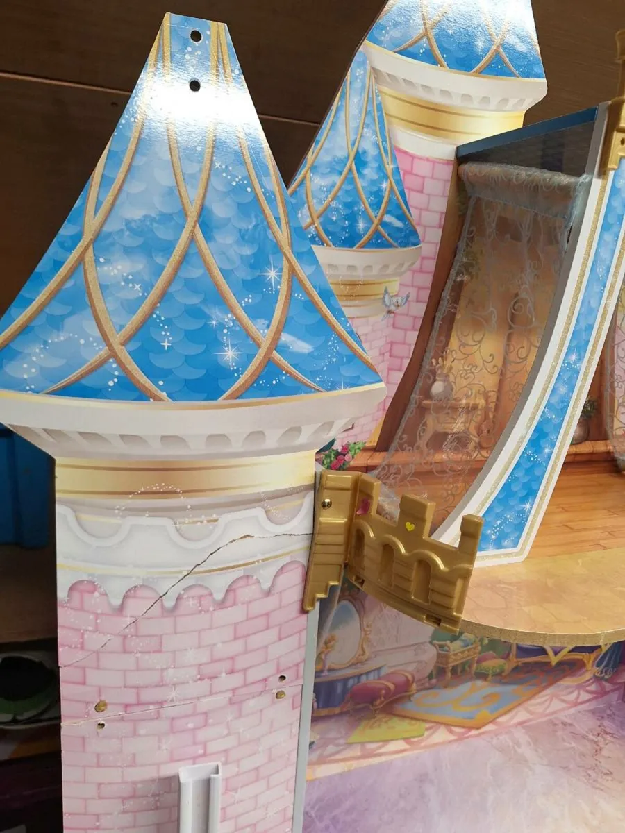 Slightly Damaged Kidkraft Disney PrincessDollhouse - Image 3
