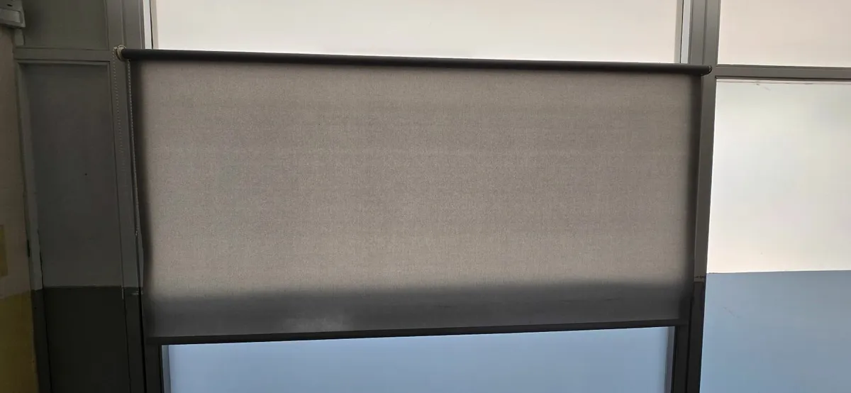 Curtain - Image 2