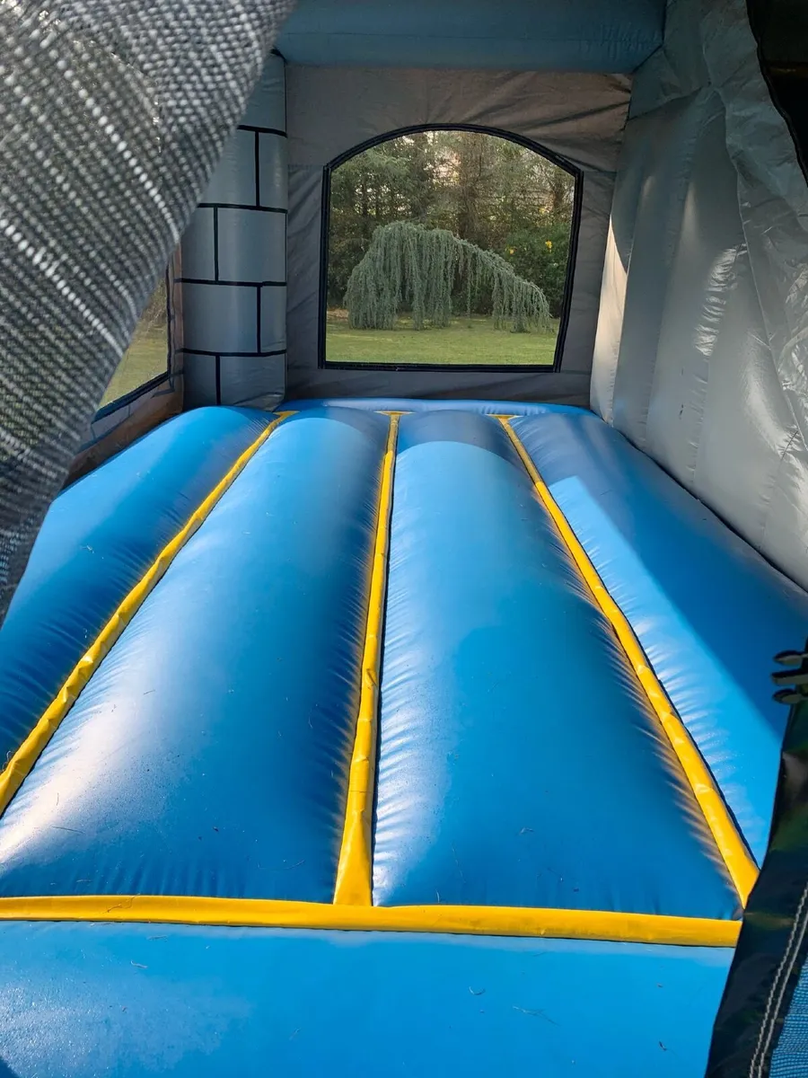 Bouncy castle - Image 2