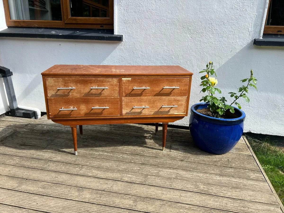 Vintage Dresser Deco Retro - Image 1