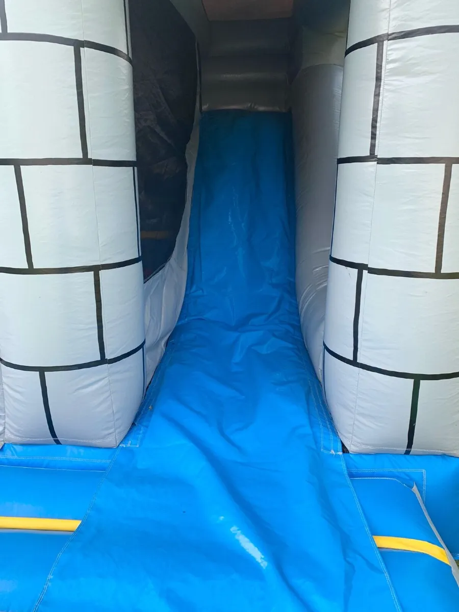 Bouncy castle - Image 4