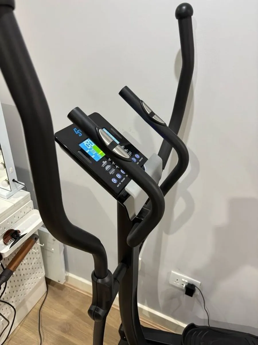 Elliptical Cross Trainer - Image 3