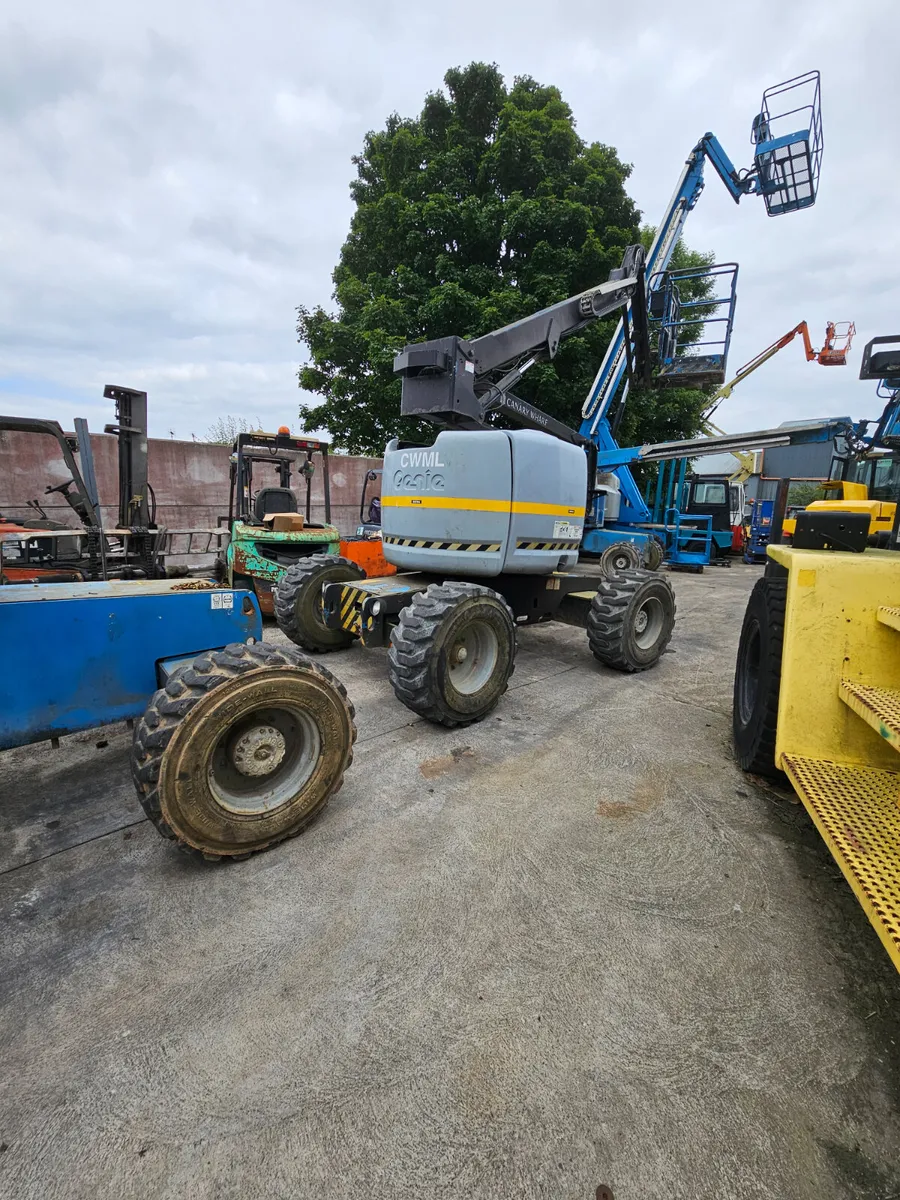 Genie Boom lifts@ Forklift  Parts Direct - Image 4