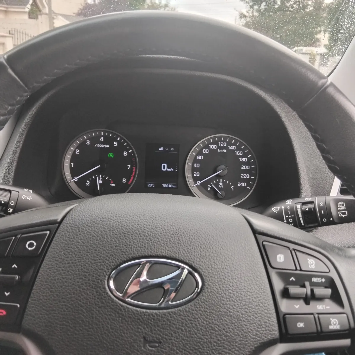 Hyundai Tucson 2018 petrol 75000km - Image 2