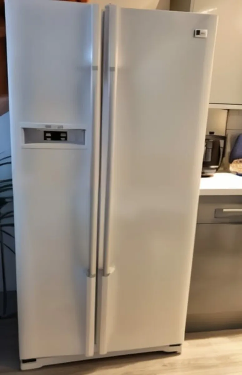LG American style fridge freezer - Image 1