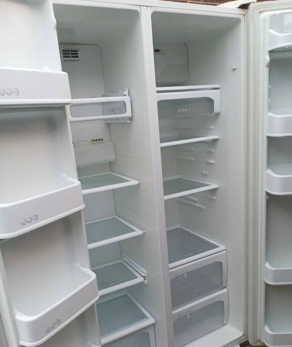 LG American style fridge freezer - Image 2