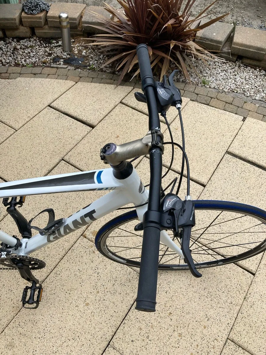 Giant escape RX2 hybrid bike - Image 2