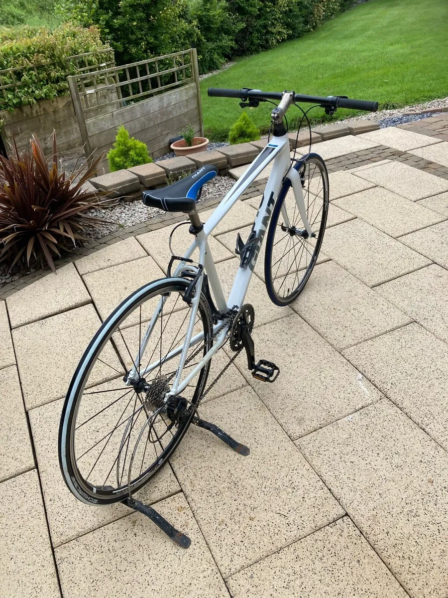 Giant escape RX2 hybrid bike - Image 4