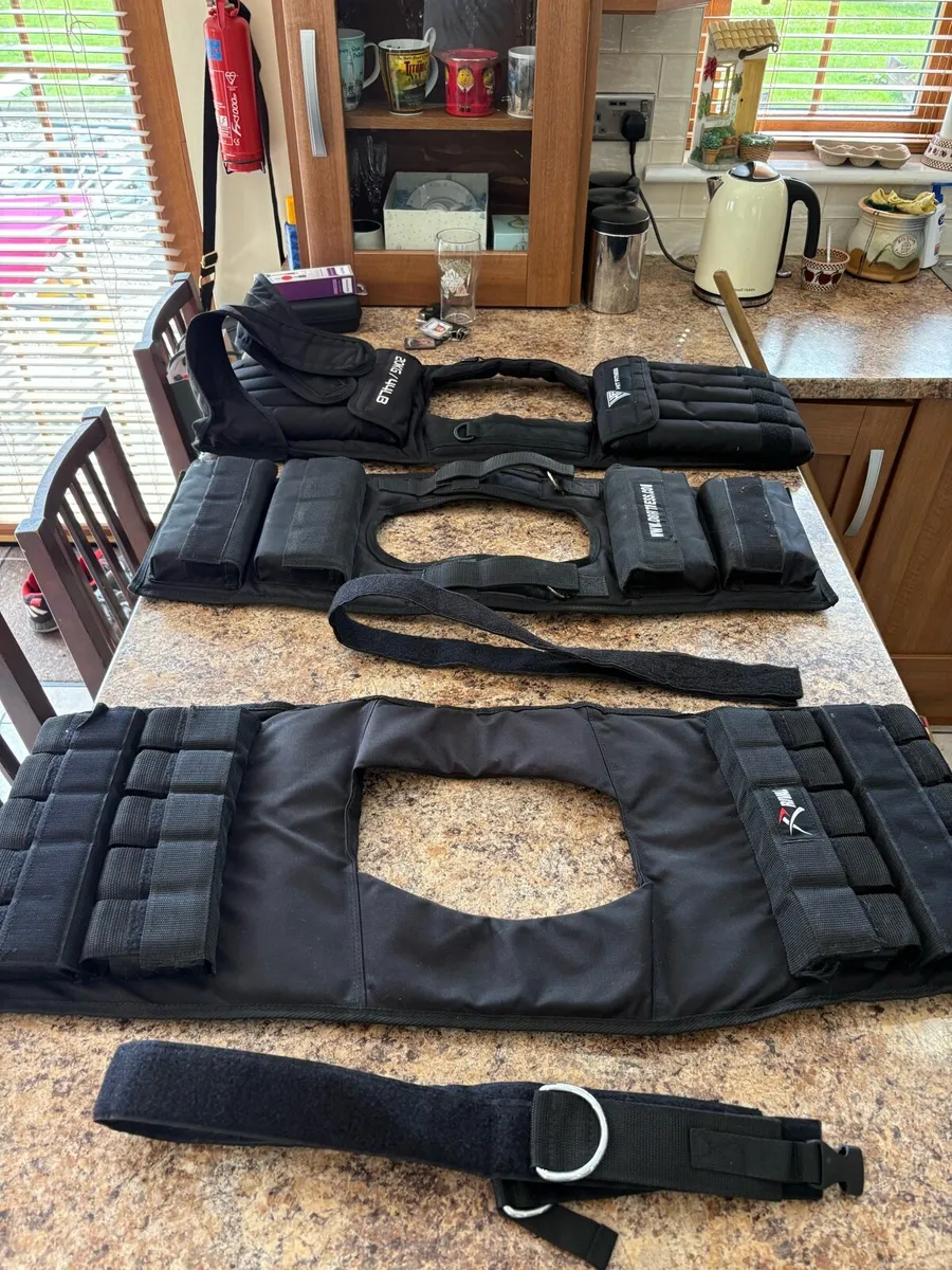3 X 20KG QUALITY WEIGHT VESTS, HIT, RIVAL, D8! - Image 1
