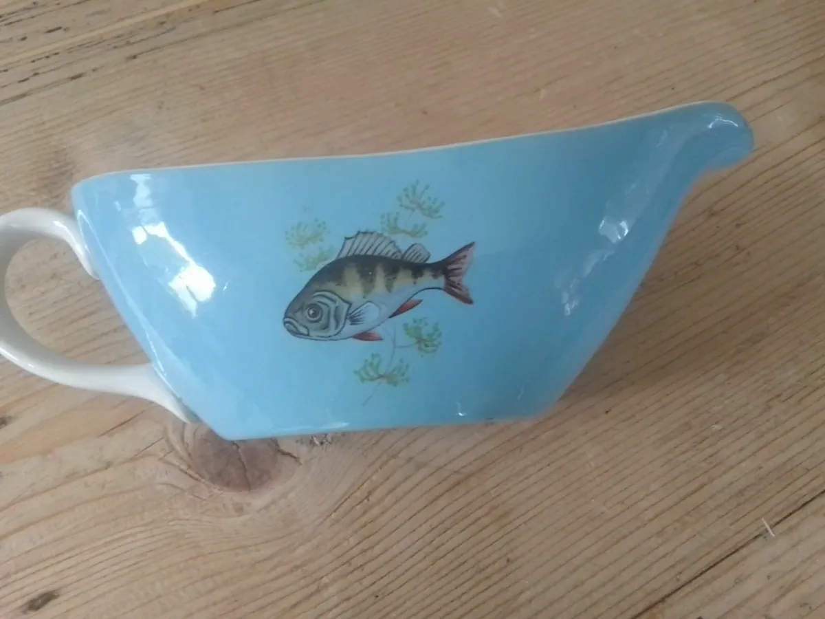 VICTORIAN BLUE CHINA  FISH DESIGN GRAVY BOAT - Image 1