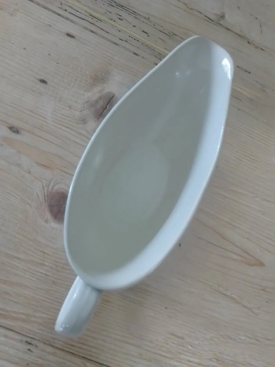 VICTORIAN BLUE CHINA  FISH DESIGN GRAVY BOAT - Image 3