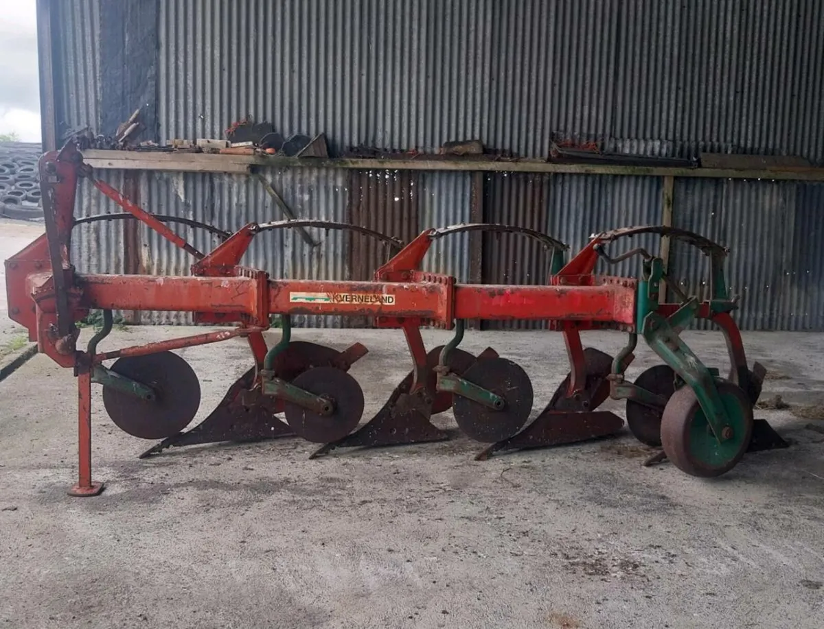 Kverneland plough - Image 1