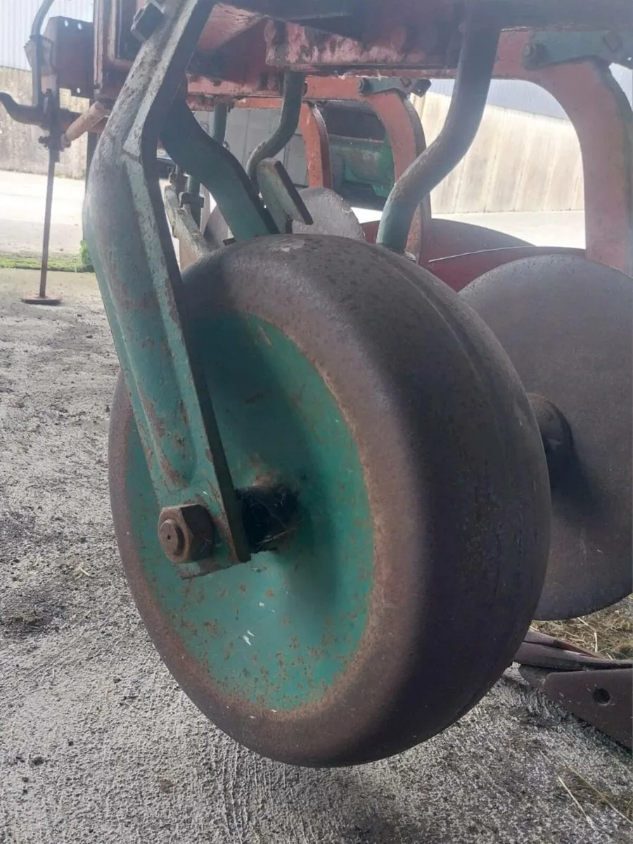 Kverneland plough - Image 3