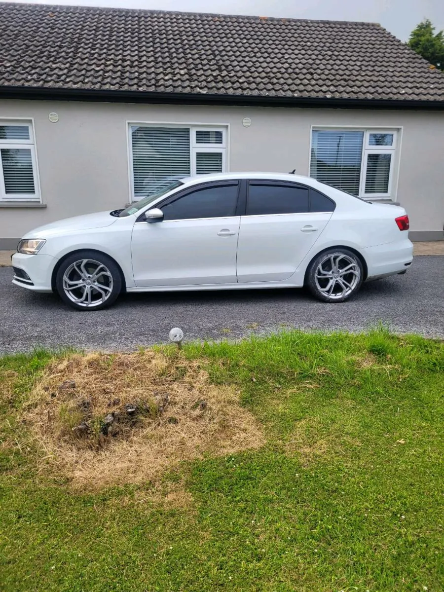 151 VW Jetta 2.0TDI Automatic - Image 3