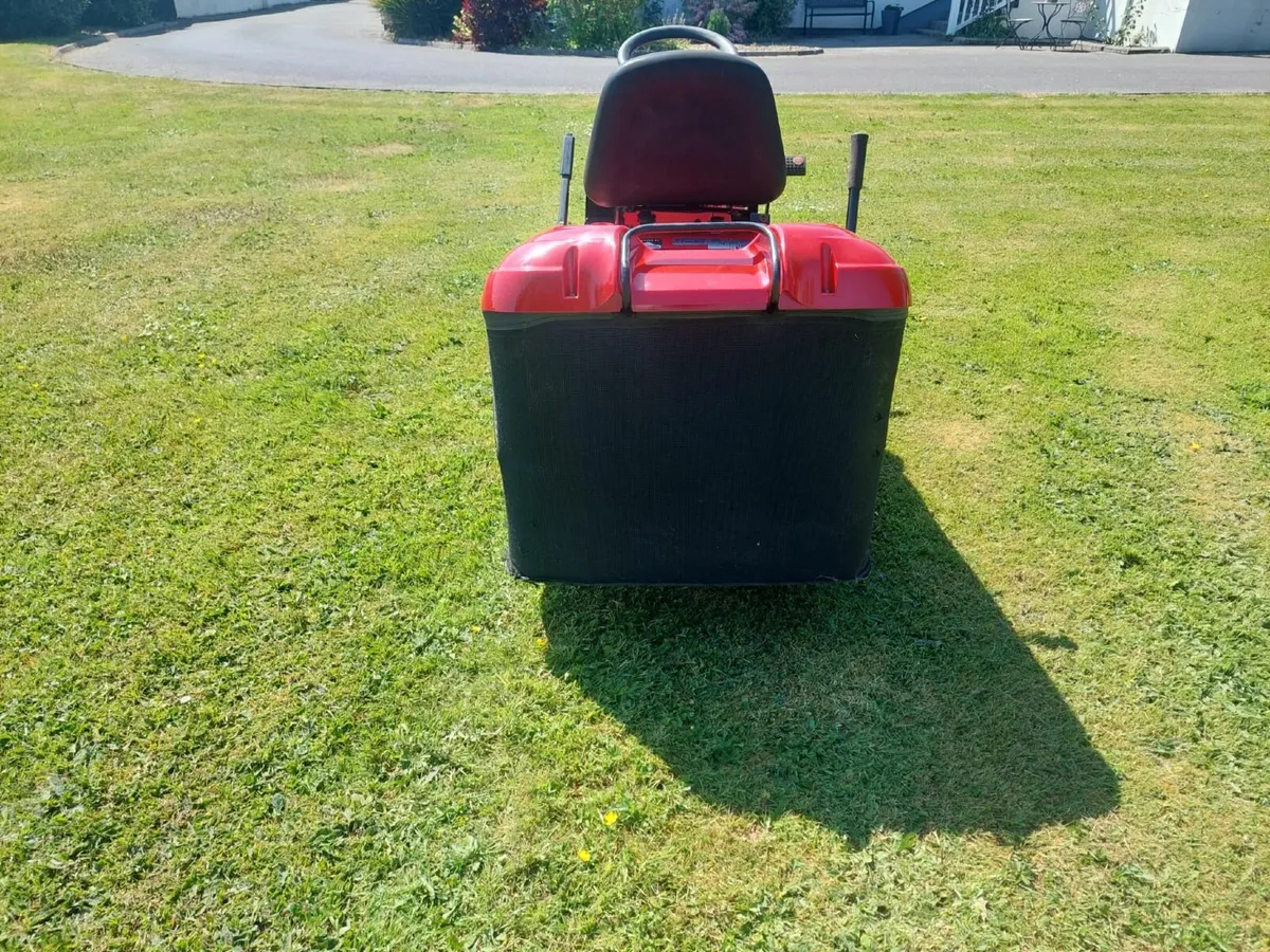 Castlegarden Ride On Lawnmower - Image 4