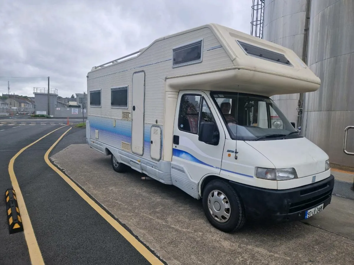 Camper van - Image 1