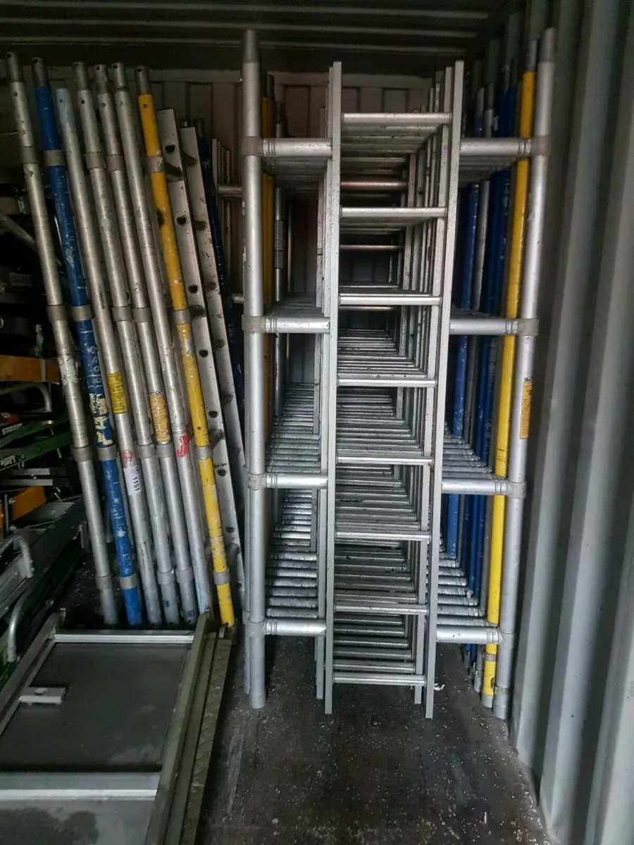 Scaffolding towers - Image 1