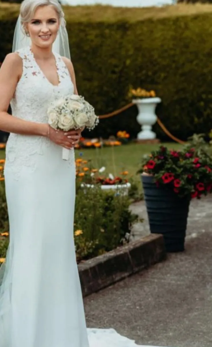 Wedding dress - Image 2