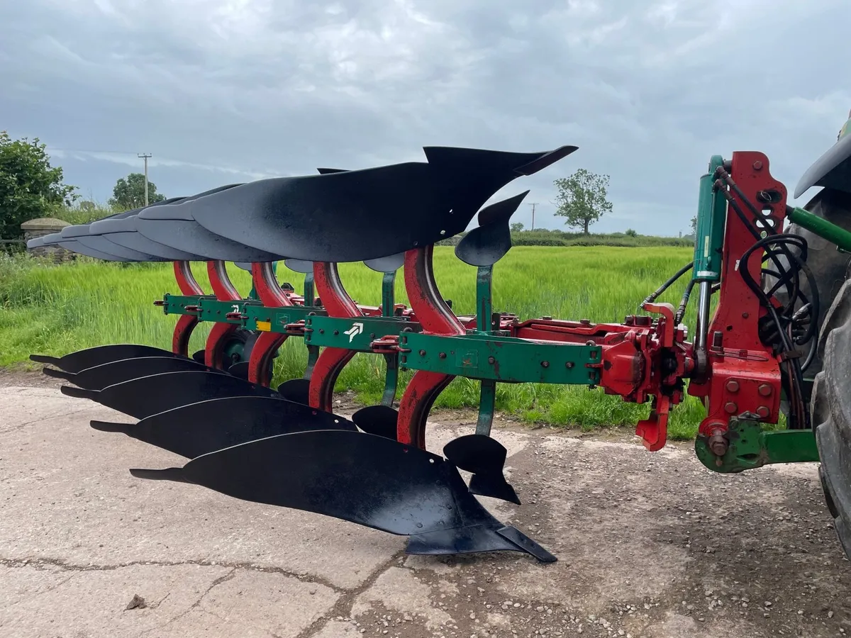 Kverneland Es200 Reversible Plough - Image 1