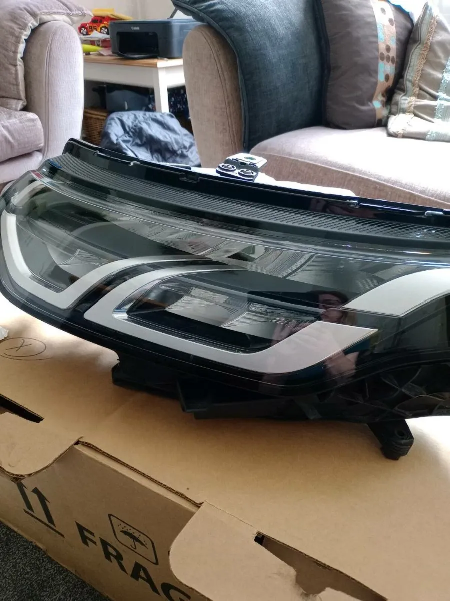 Land Rover Discovery Sport LHS Headlamp - Image 2