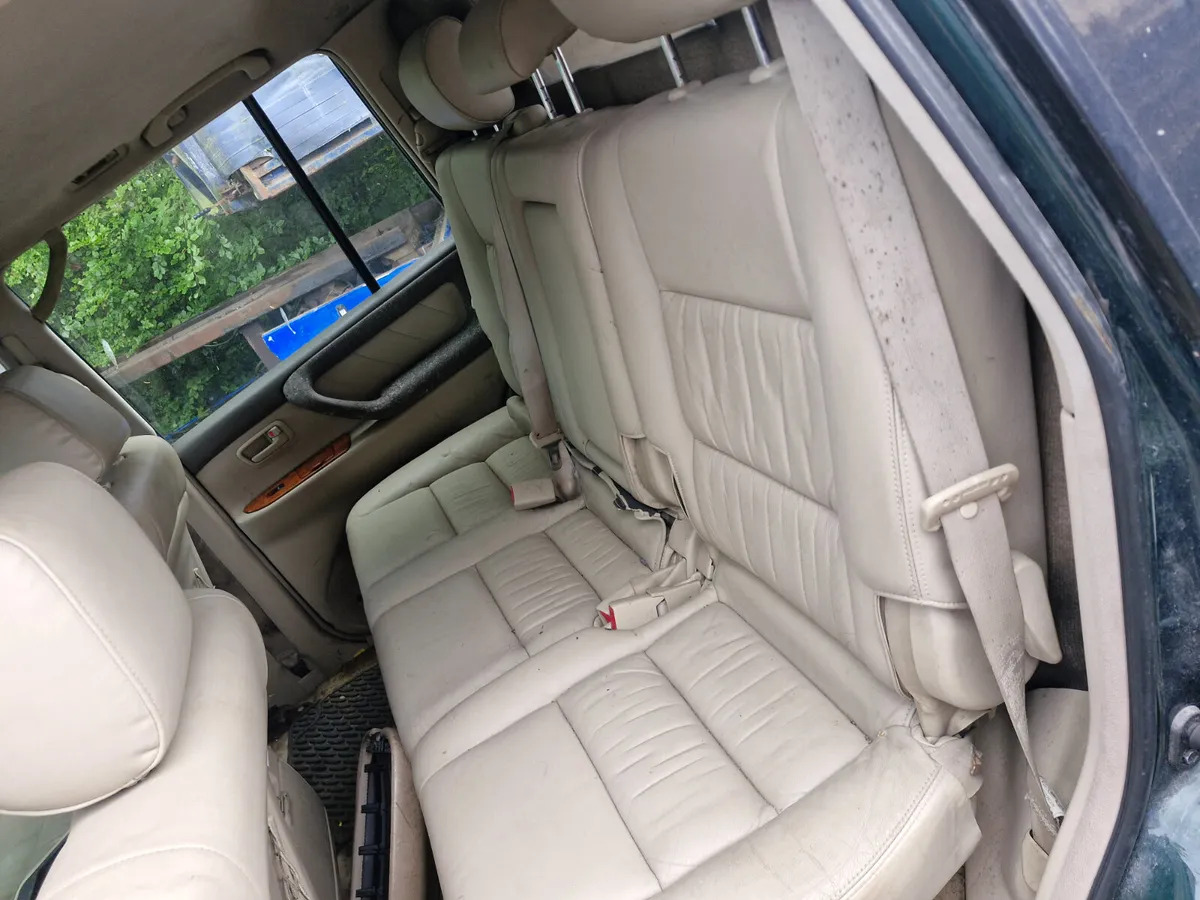 Toyota landcruiser amazon breaking for parts - Image 2