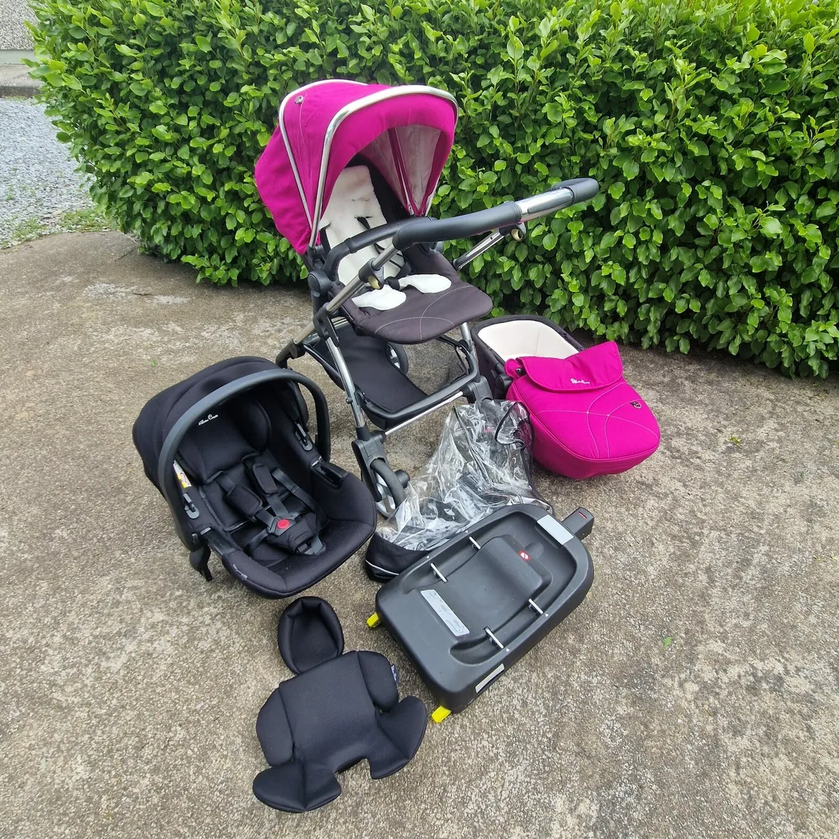 Silver Cross Wayfarer buggy, car seat and isofix - Image 2