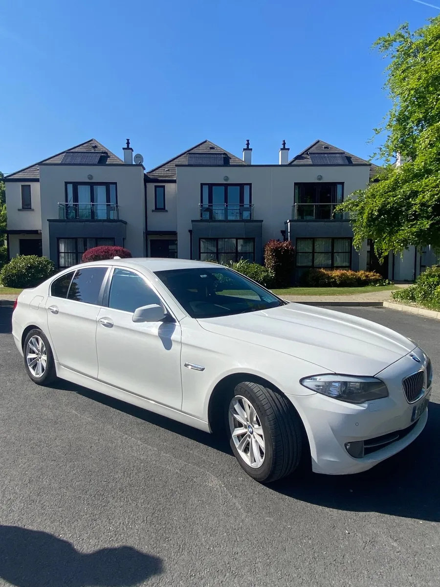 BMW 5-Series 2011 - Image 1