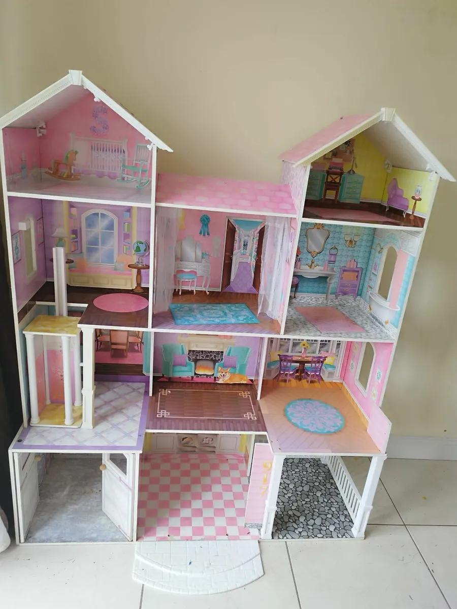 Big Doll House - Image 1