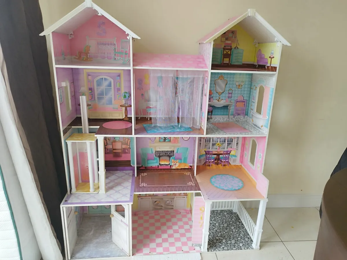 Big Doll House - Image 2