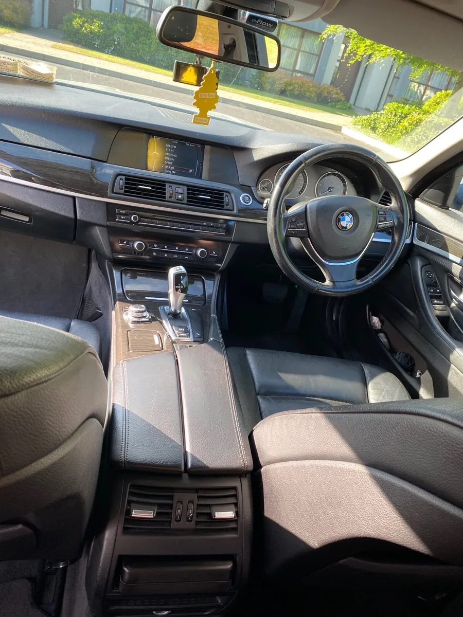 BMW 5-Series 2011 - Image 3
