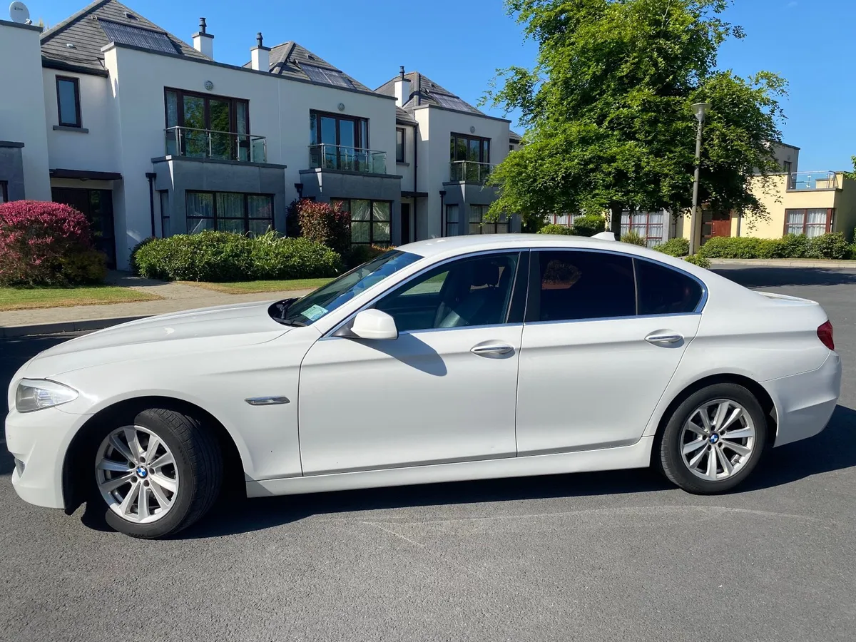 BMW 5-Series 2011 - Image 4