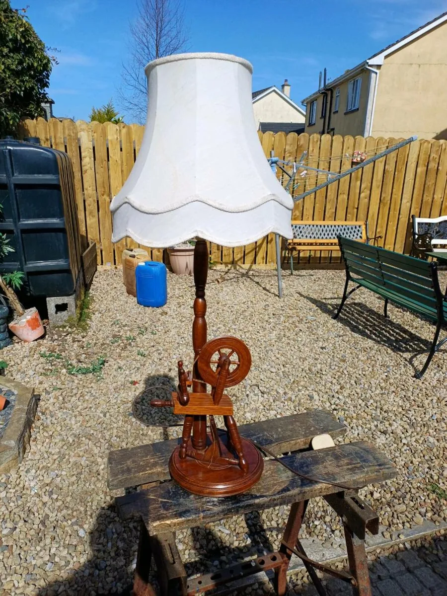 1950s Spinning Wheel Table Lamp - Image 2