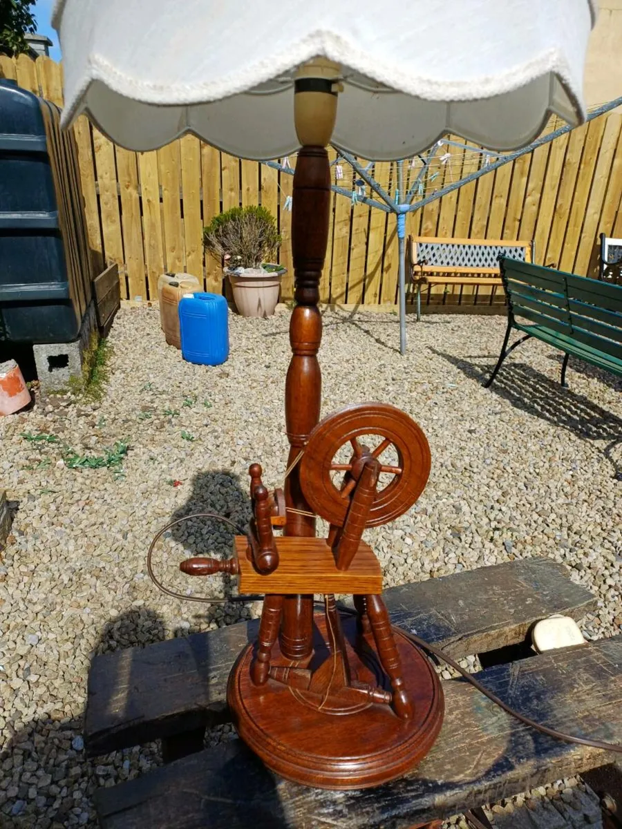 1950s Spinning Wheel Table Lamp - Image 3
