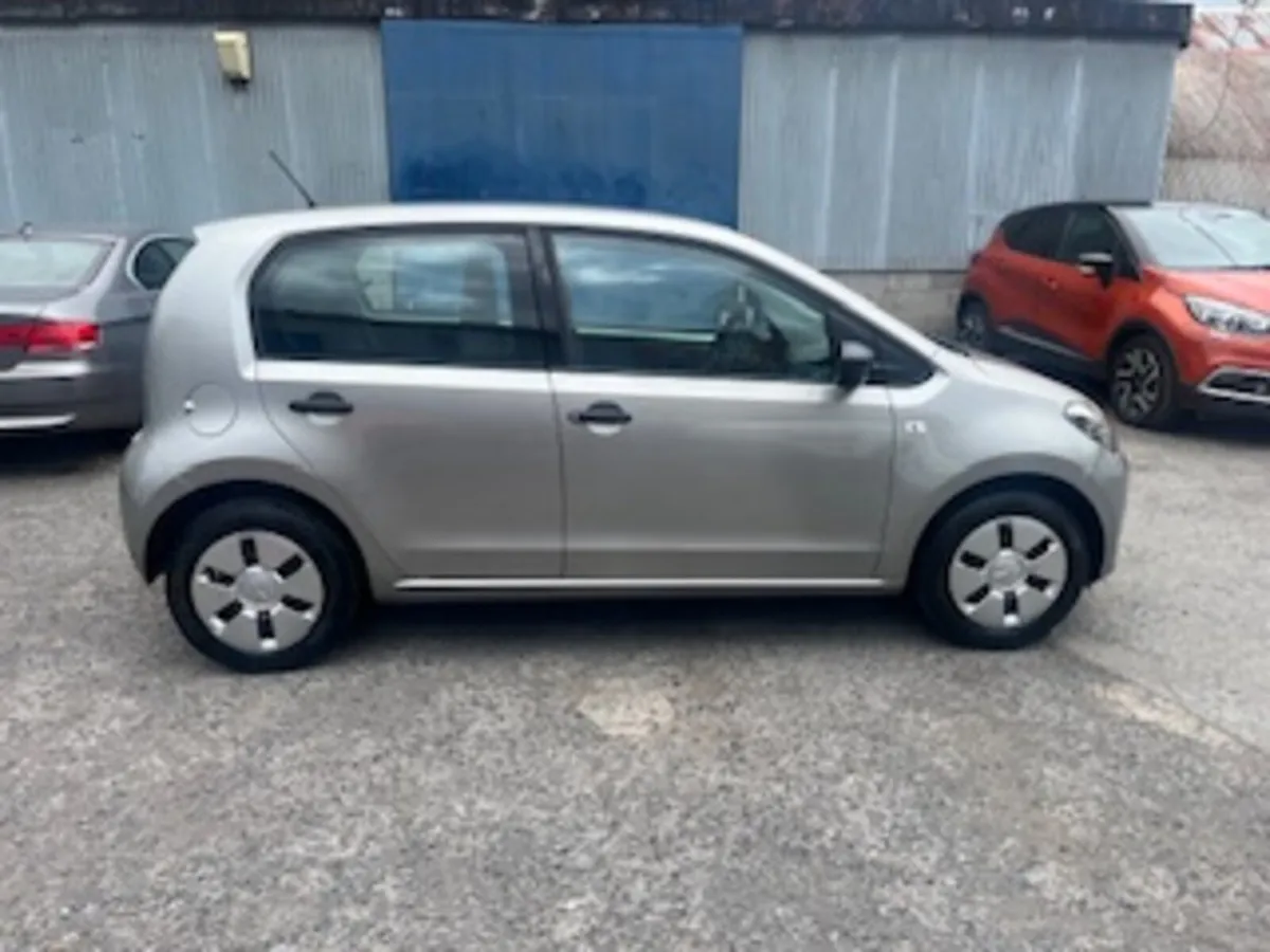 Volkswagen up! 2015, VERY CLEAN CAR - Image 2