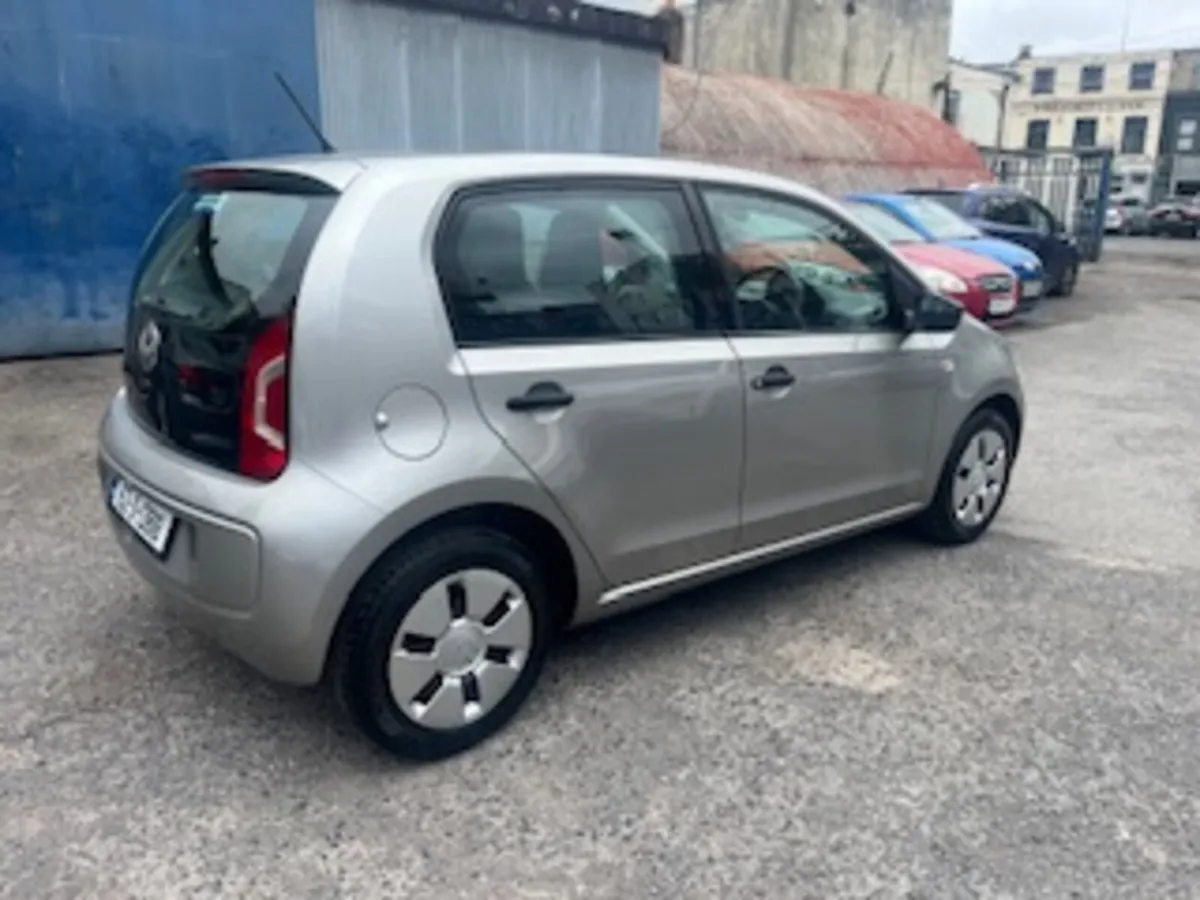 Volkswagen up! 2015, VERY CLEAN CAR - Image 3