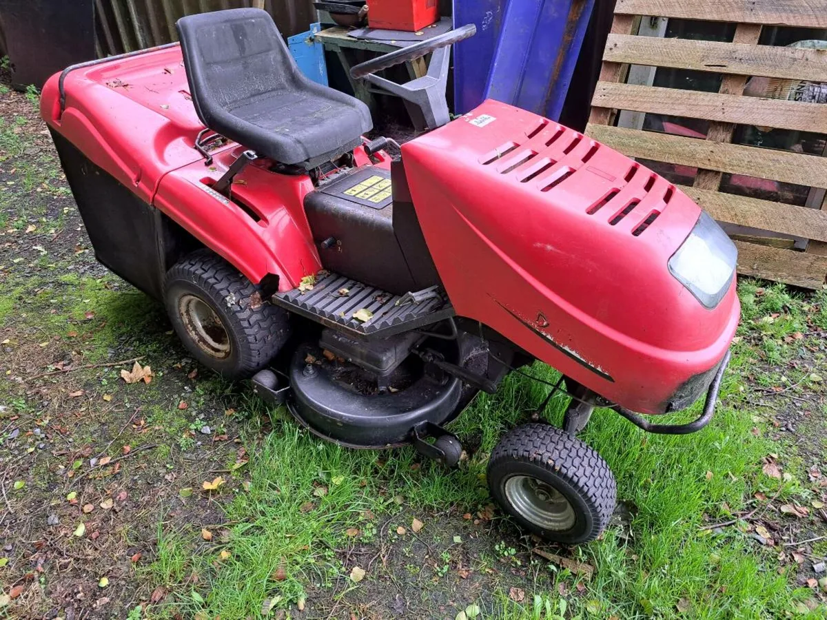 12.5 hp Briggs And Stratton ride on mower - Image 2