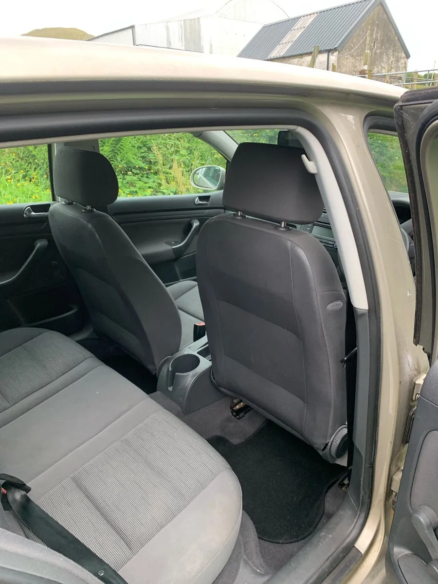 2005 VW 1.4 Petrol  Golf - Image 4