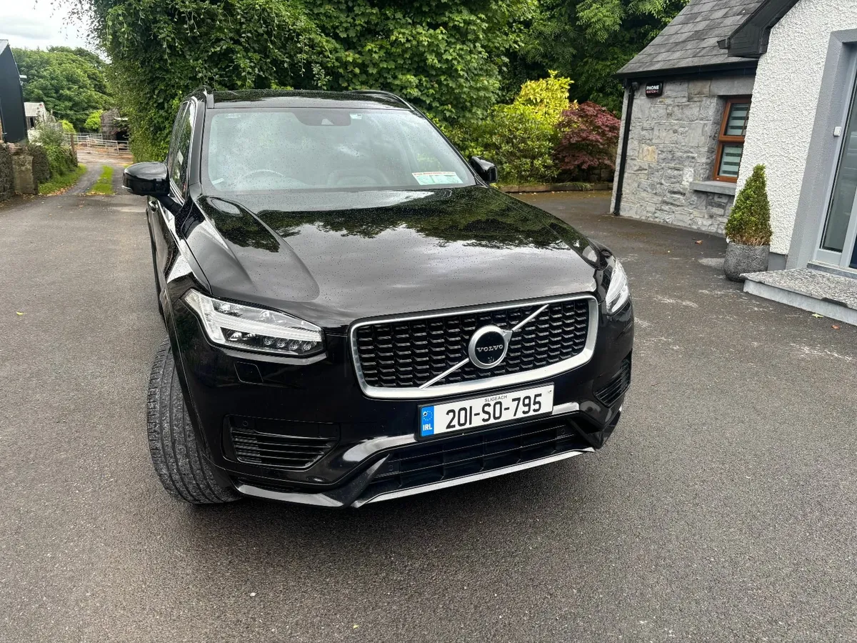 Volvo XC90 T8 R-Design Hybrid - Image 4