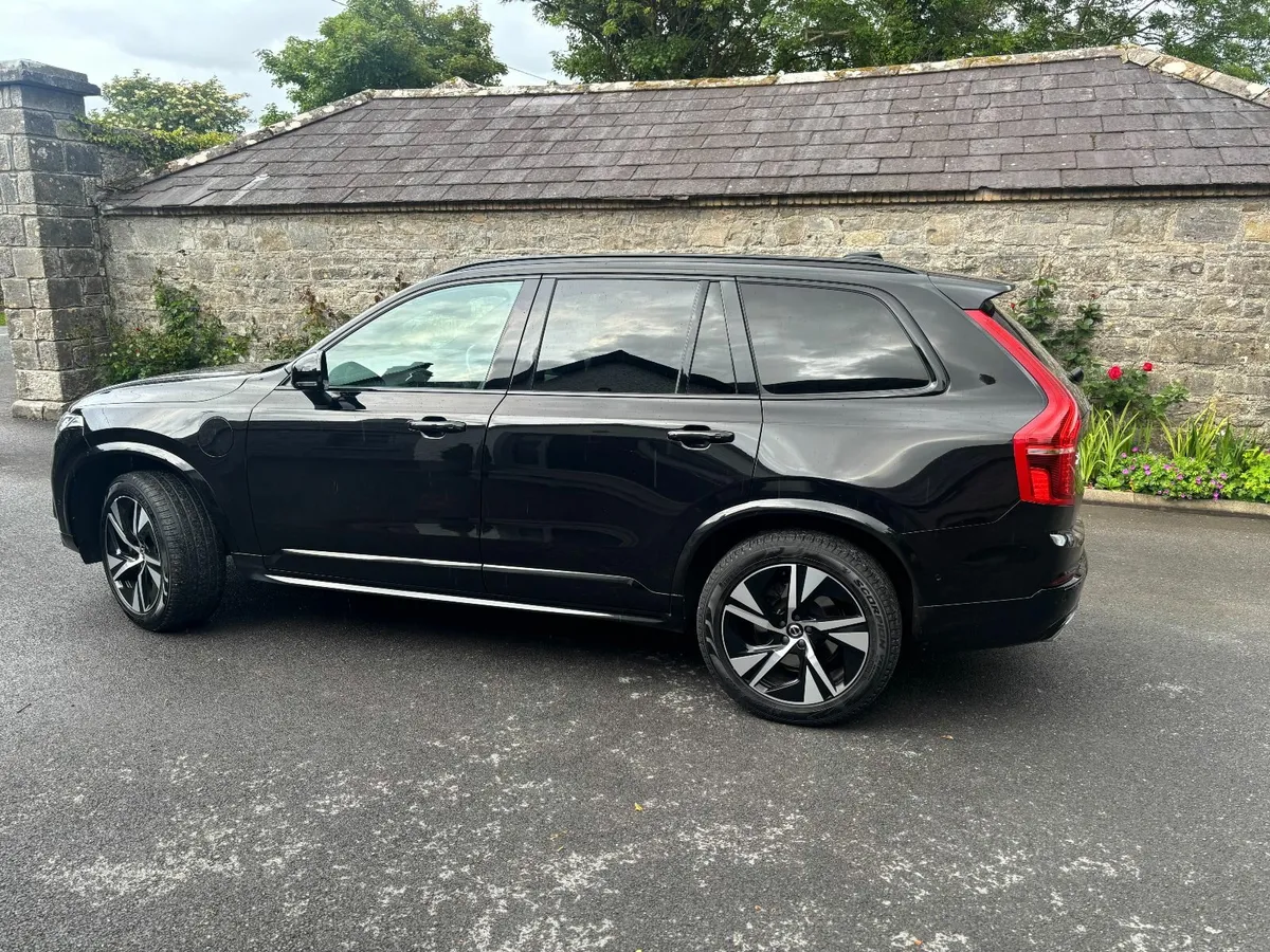Volvo XC90 T8 R-Design Hybrid - Image 1