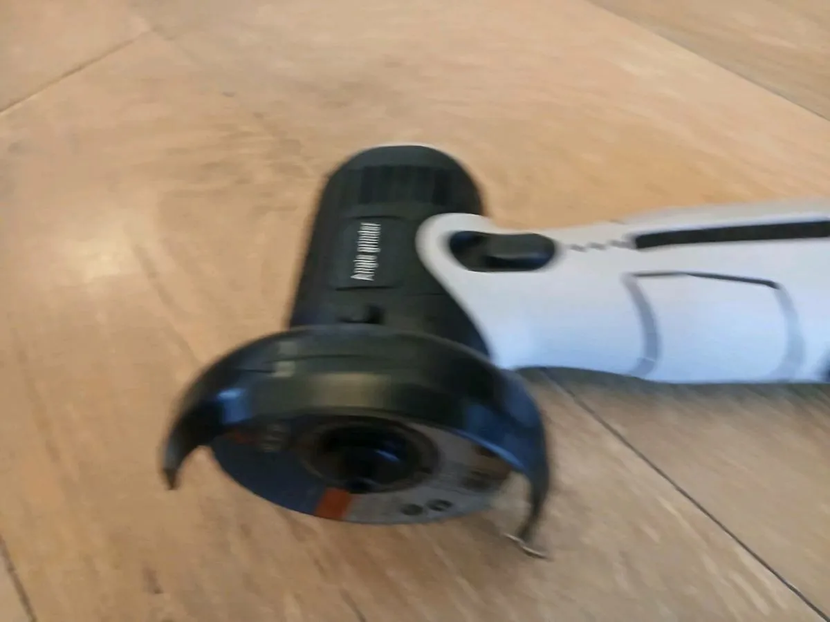 Battery powered 75mm disc angle grinde - Image 2