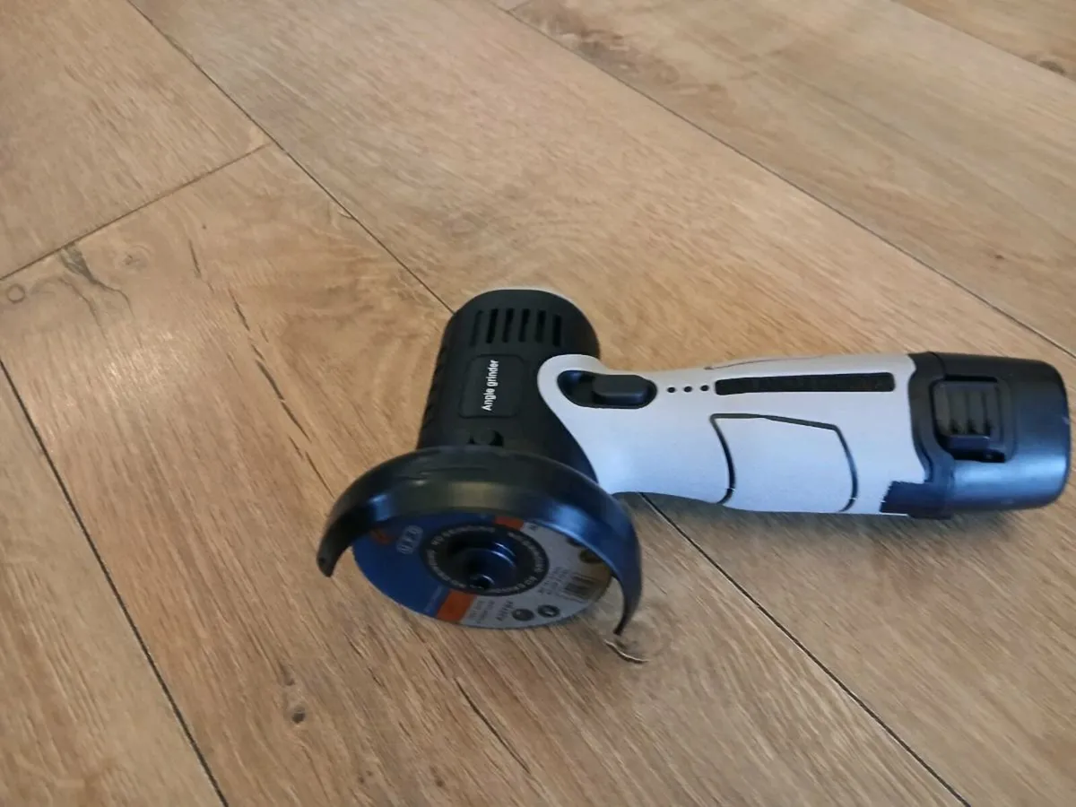 Battery powered 75mm disc angle grinde - Image 3