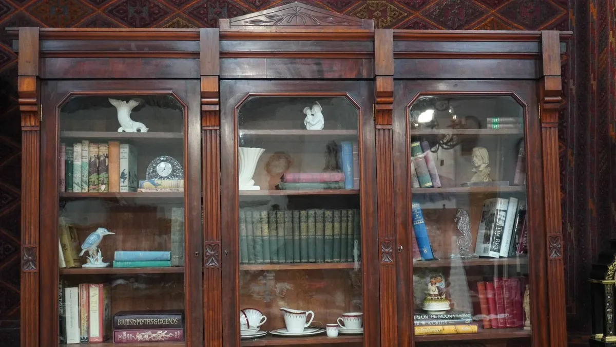 Antique Victorian Mahogany Breakfront Bookcase - Image 2