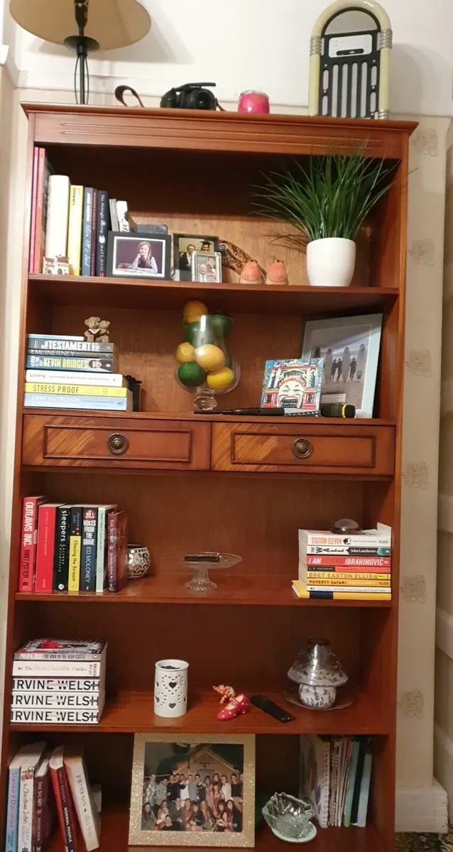 Book shelf in very good condition. Lovely piece - Image 1