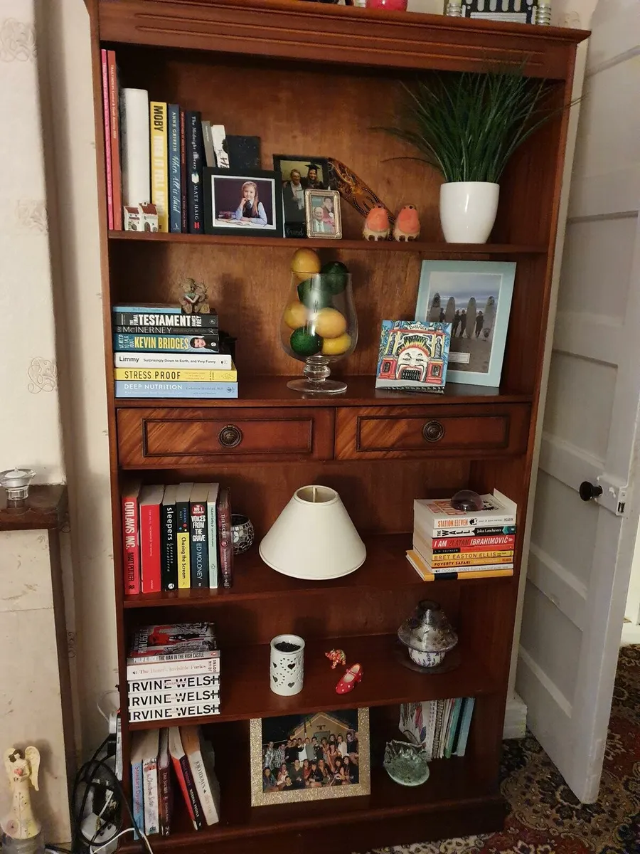 Book shelf in very good condition. Lovely piece - Image 2