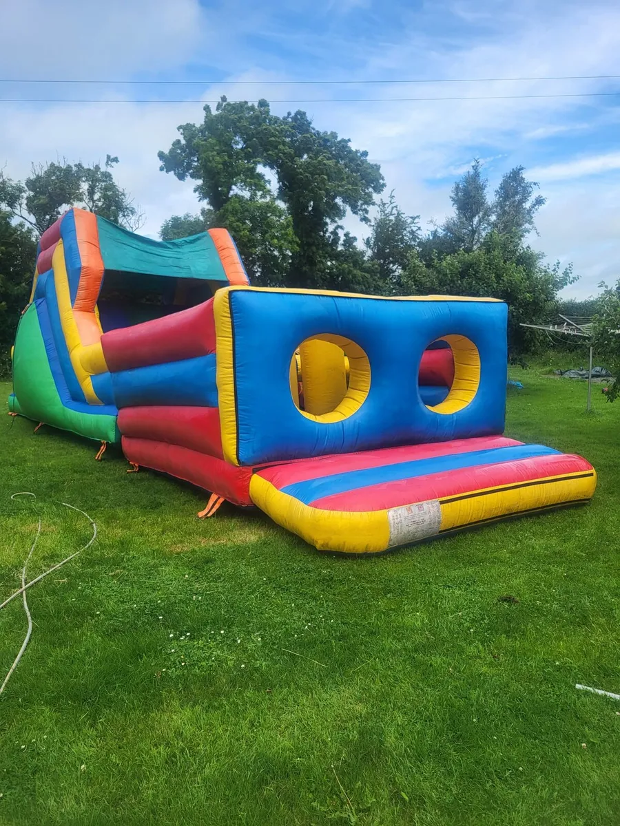 Assault course bouncy castle - Image 1